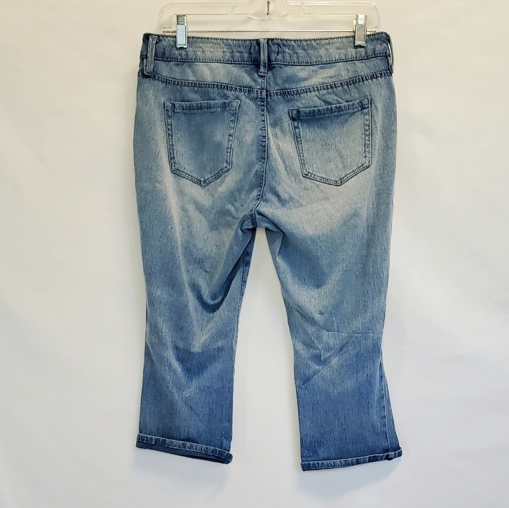 Code Bleu Maya Light Wash Mid-Rise Straight Capris Jeans - Picture 3 of 6